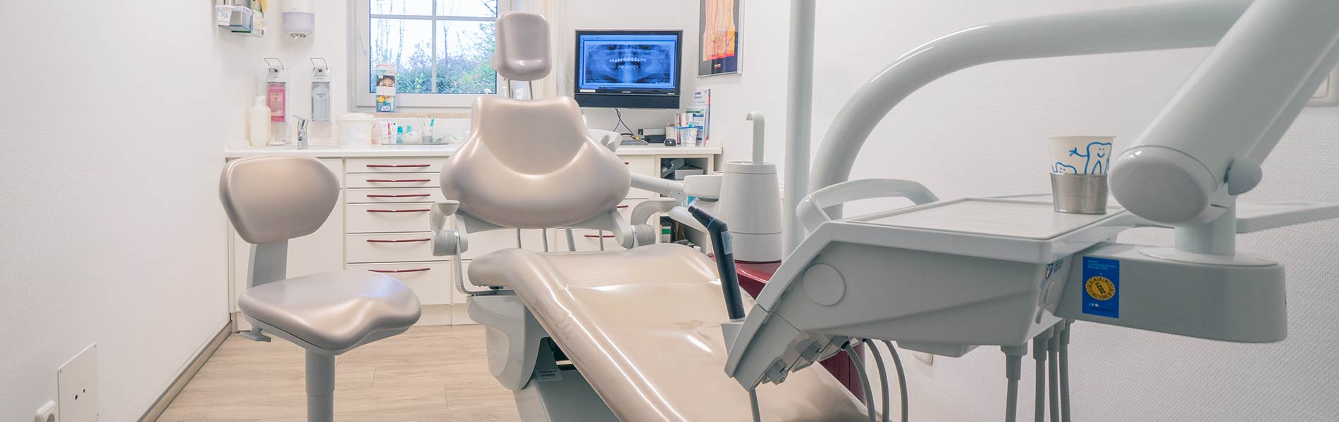 Behandlungsraum Zahnarztpraxis Dr. Norbert Feigele